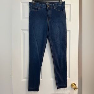 Size 32 Women’s Prosperity Lena High Rise Super Skinny Released Hem Jeans